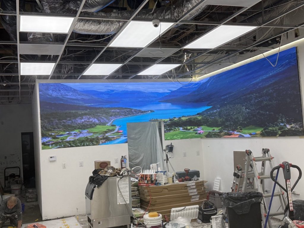 室内高清LED屏幕90度无缝转角拼接安装案例
